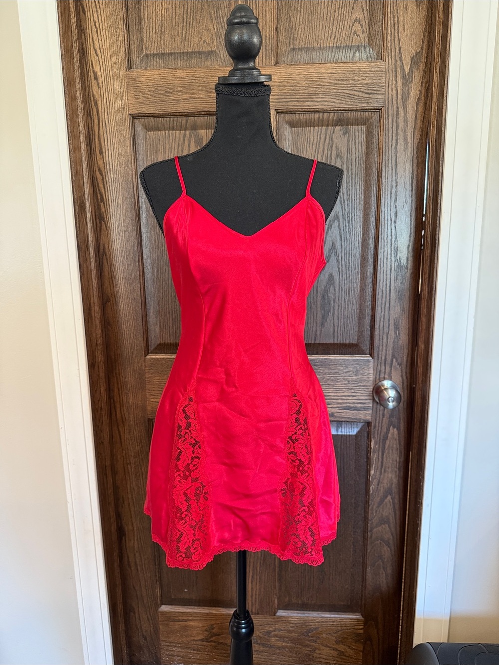 Vintage Victoria’s Secret Gold Label Red Lace-Trim Chemise/Slip approx 6-8 med